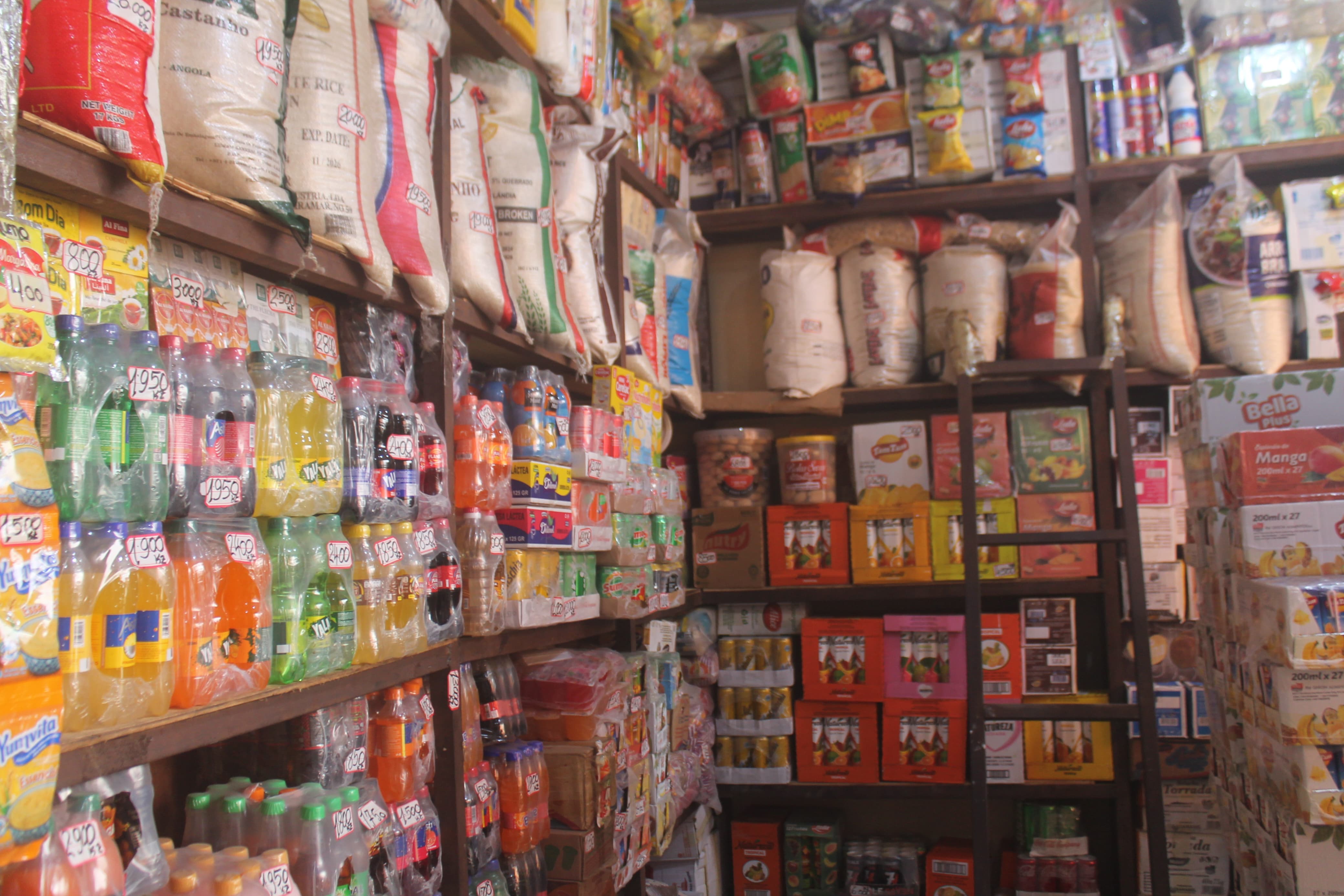 Set of 4 modern dining chairs with velvet upholstery